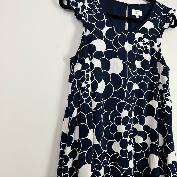 Crown & Ivy dress womens Size S Navy & White Floral Rayon Shift Dress Flutter - Picture 3 of 9